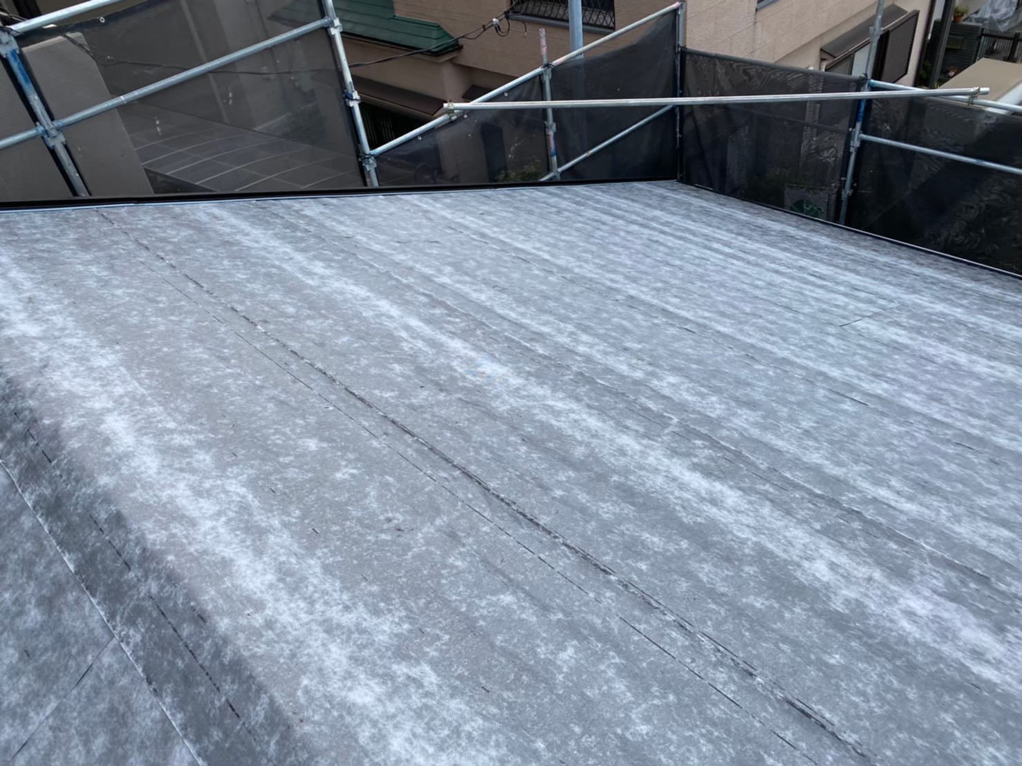 スレートの上から防水紙設置